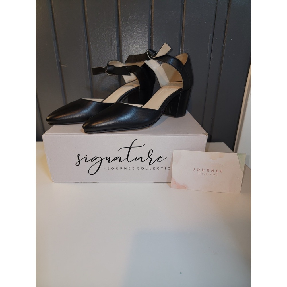 NIB Women's Journee Collection Leather 2.5" Heel - Size 9M